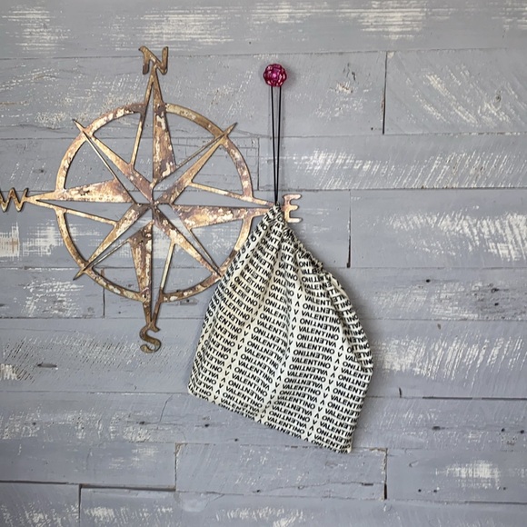 Gorgeous Valentino clutch / crossbody and dust bag - Picture 16 of 16